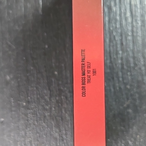 IL MAKIAGE Color Boss Master Eyeshadow Palette - Picture 4 of 4